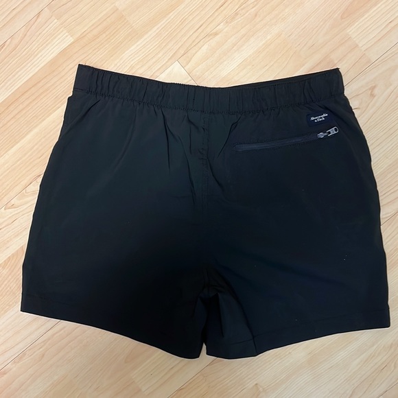 Abercrombie resort shorts sz M black with mesh liner - Picture 2 of 2